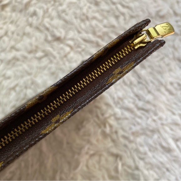 Louis Vuitton | Poche Toilette NM - Picture 6 of 11